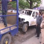 Bhopal district admin’s anti-encroachment squad begins removing scrap vehicles from…