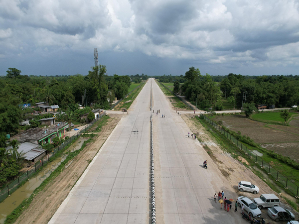 Emergency Landing Facility (EFL) being developed on National Highway 2 (Photo/X@himantabiswa) Emergency Landing Facility (EFL) being developed on National Highway 2 (Photo/X@himantabiswa)