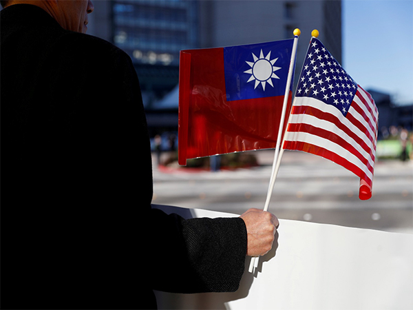 Taiwan-USA flags (Photo Credit: Reuters) Taiwan-USA flags (Photo Credit: Reuters)