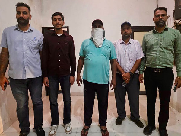 ASI caught by Punjab Vigilance (Photo/ANI) ASI caught by Punjab Vigilance (Photo/ANI)