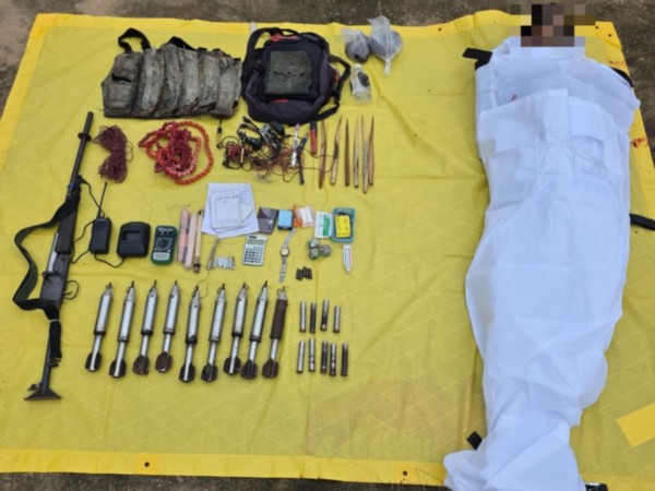 BGL weapon, explosives and Maoist materials recovered from the encounter site (Photo/ Sukma Police) BGL weapon, explosives and Maoist materials recovered from the encounter site (Photo/ Sukma Police)