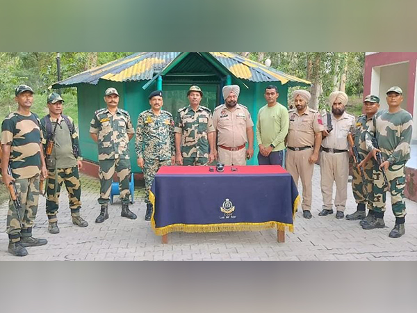 BSF and Punjab Police jointly conducted the operation (Photo/ BSF Punjab police) BSF and Punjab Police jointly conducted the operation (Photo/ BSF Punjab police)