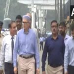 Gujarat: J-K CM Omar Abdullah visits Sardar Sarovar Dam in…