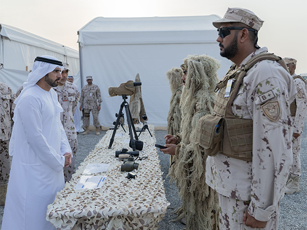 Hamdan bin Mohammed witnesses display of skills of National Service Programme recruits (Photo/WAM) Hamdan bin Mohammed witnesses display of skills of National Service Programme recruits (Photo/WAM)