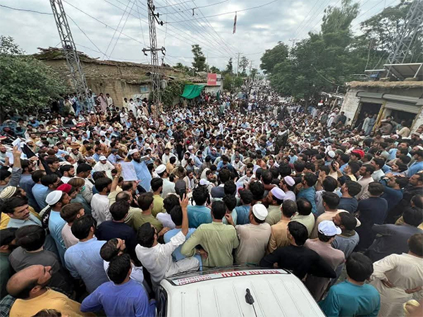 Protesters gather at Umary Chowk in Bajaur’s Lowi Mamund tehsil to oppose the ongoing military operation and curfew imposed without prior notice (Image: X/@Durand_Dispatch) Protesters gather at Umary Chowk in Bajaur’s Lowi Mamund tehsil to oppose the ongoing military operation and curfew imposed without prior notice (Image: X/@Durand_Dispatch)