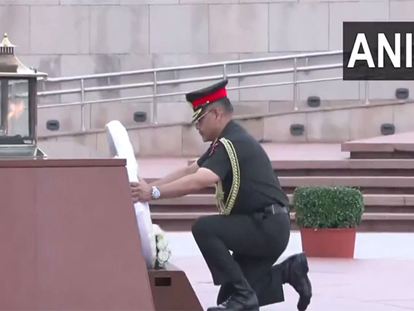 Lt Gen Pushpendra Singh lays wreath at National War Memorial (Photo/ANI) Lt Gen Pushpendra Singh lays wreath at National War Memorial (Photo/ANI)