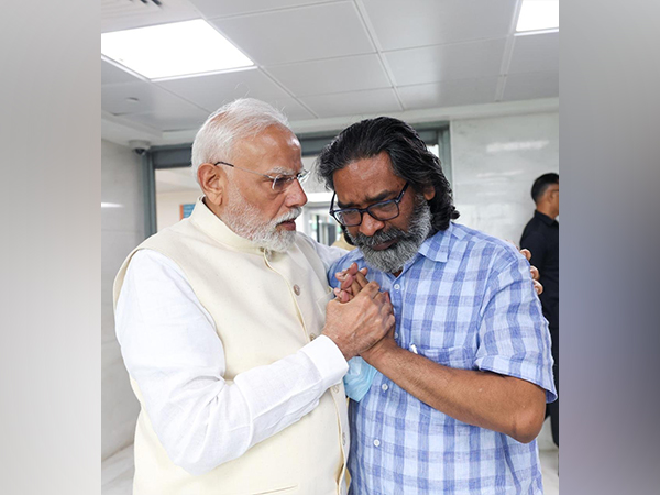 PM Modi with Jharkand Chief Minister Hemant Soren at Sir Ganga Ram hospital (Photo/@narendramodi) PM Modi with Jharkand Chief Minister Hemant Soren at Sir Ganga Ram hospital (Photo/@narendramodi)