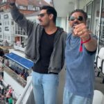 Suniel Shetty screams with joy in Oval stadium as India…