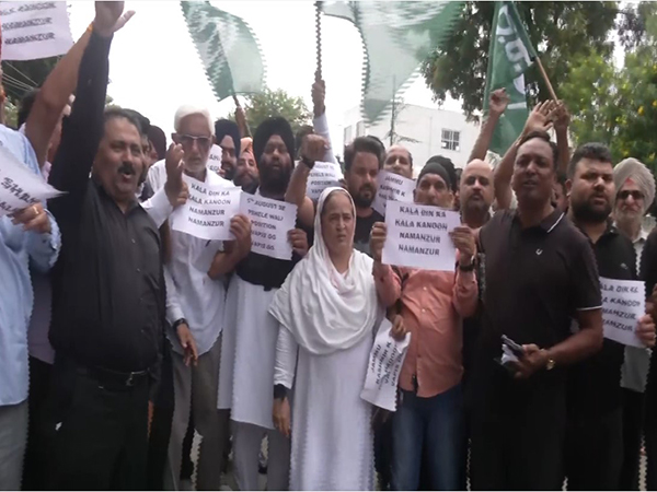 PDP party workers protesting against abrogation of Article 370 on its sixth anniversary (Photo/ANI) PDP party workers protesting against abrogation of Article 370 on its sixth anniversary (Photo/ANI)
