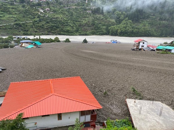 visuals of mudslide in Dharali area in Uttarkashi (Photo/X:@suryacommand) visuals of mudslide in Dharali area in Uttarkashi (Photo/X:@suryacommand)