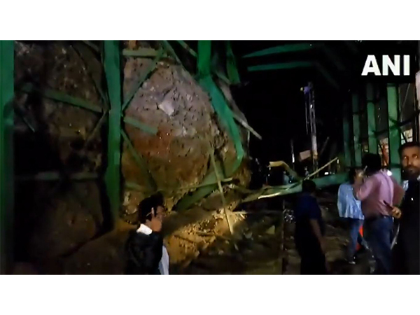 Boulder on the track between Haridwar-Motichur section. (Photo/ANI) Boulder on the track between Haridwar-Motichur section. (Photo/ANI)