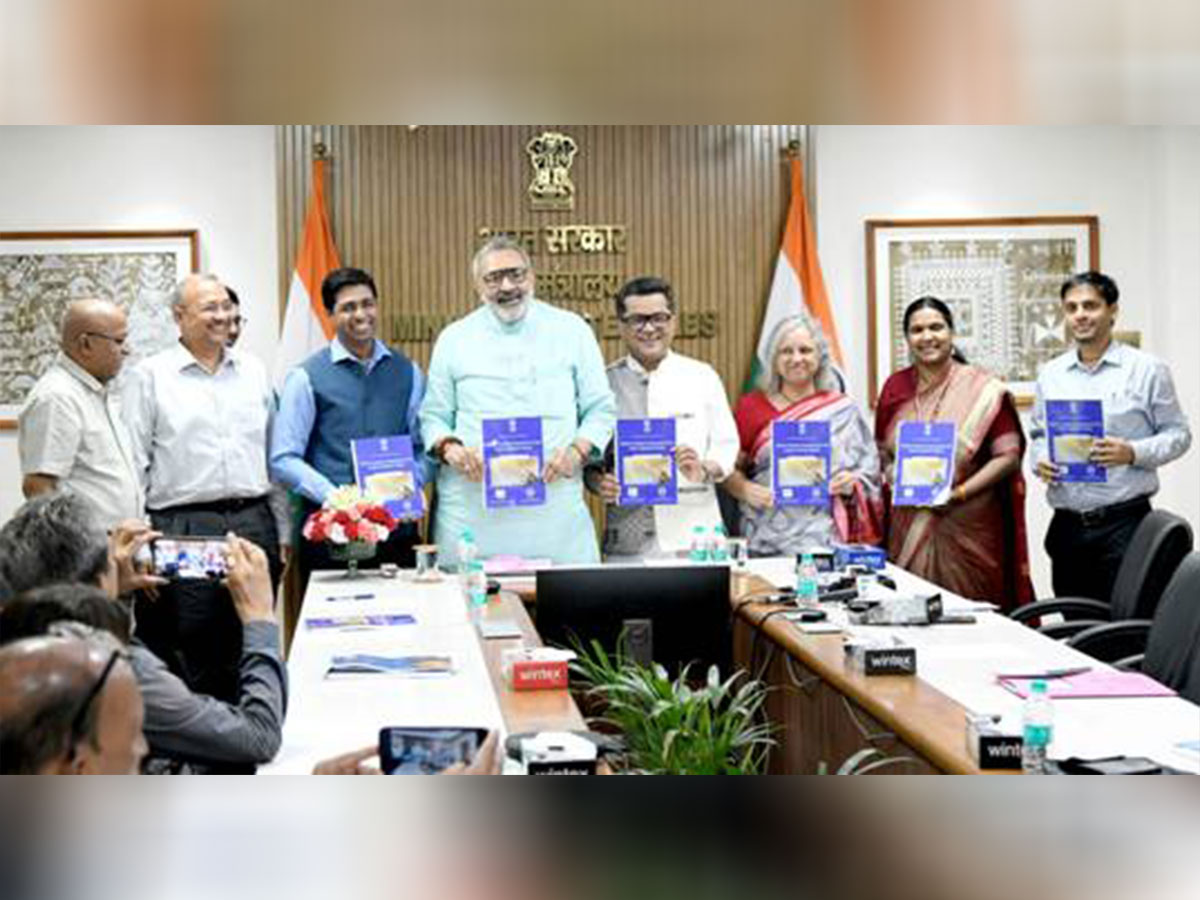 Union Minister Giriraj Singh launches report on carbon footprint in Indian handloom sector (Photo/PIB) Union Minister Giriraj Singh launches report on carbon footprint in Indian handloom sector (Photo/PIB)