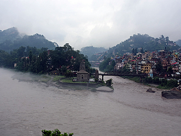A general view of flooded river Beas during the monsoon rain in Mandi. (Photo/ANI) A general view of flooded river Beas during the monsoon rain in Mandi. (Photo/ANI)