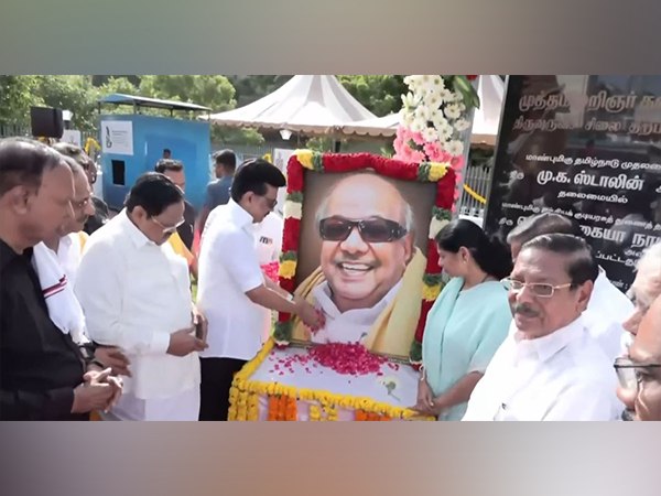 Tamil Nadu CM pay tribute to M Karunanidhi on his death anniversary (Photo/TN DIPR) Tamil Nadu CM pay tribute to M Karunanidhi on his death anniversary (Photo/TN DIPR)