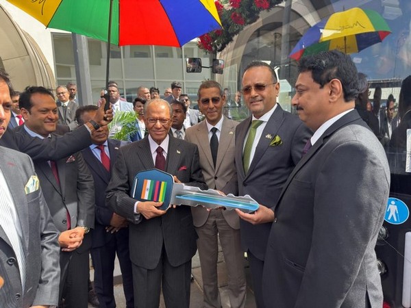 Handing over of the E-buses by High Commissioner Anurag Srivastava to Mauritius Prime Minister Navinchandra Ramgoolam (Photo/ Indian High Commission in Mauritius) Handing over of the E-buses by High Commissioner Anurag Srivastava to Mauritius Prime Minister Navinchandra Ramgoolam (Photo/ Indian High Commission in Mauritius)