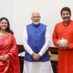 BJP’s Manoj Tiwari presents PM Modi with prasad penda of…