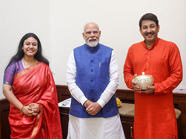 Prime Minister Narendra Modi (middle) with BJP leader Manoj Tiwari and his wife (Photo/X @ @ManojTiwariMP) Prime Minister Narendra Modi (middle) with BJP leader Manoj Tiwari and his wife (Photo/X @ @ManojTiwariMP)