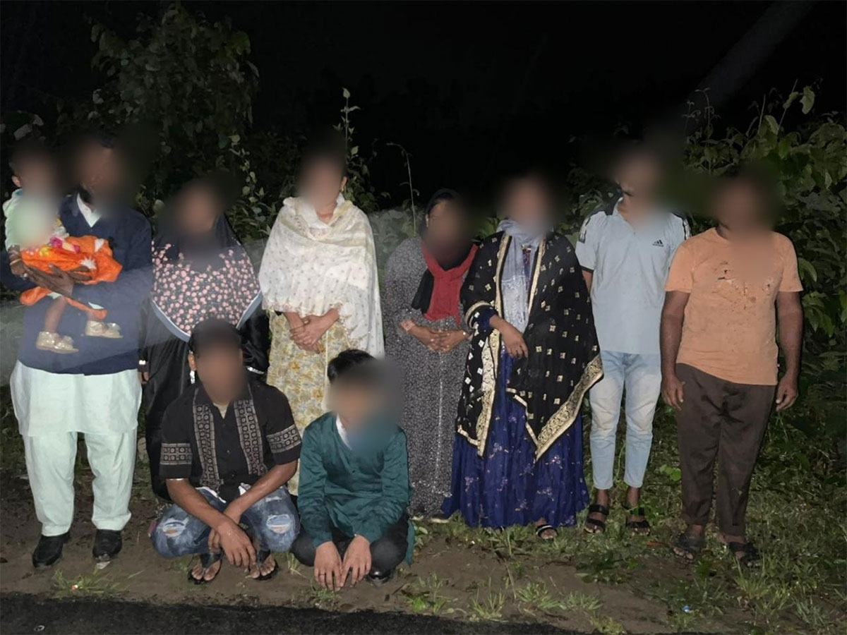 Assam Police push back 10 illegal Bangladeshi infiltrators (Photo: @himantabiswa/X) Assam Police push back 10 illegal Bangladeshi infiltrators (Photo: @himantabiswa/X)