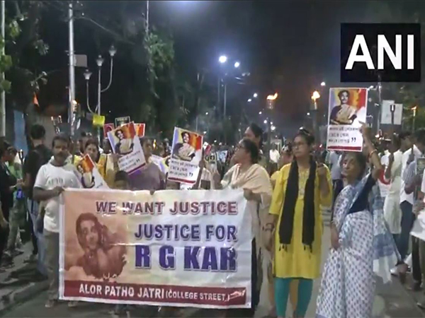 West Bengal Junior Doctors' Front hold protest rally demanding justice for RG Kar Medical College rape victim (PhotoANI) West Bengal Junior Doctors' Front hold protest rally demanding justice for RG Kar Medical College rape victim (PhotoANI)