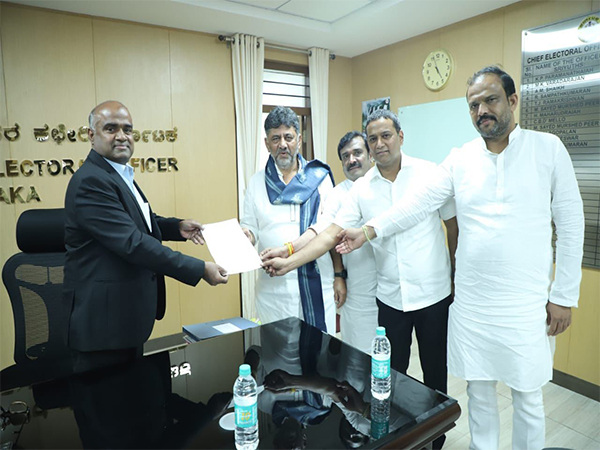 Memorandum to Election Commission to review voter list fraud in entire state: DCM DK Shivakumar (PhotoANI) Memorandum to Election Commission to review voter list fraud in entire state: DCM DK Shivakumar (PhotoANI)