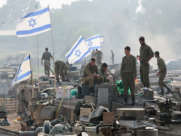 Israeli soldiers stand on tanks near the Israel-Gaza border in southern Israel amid the ongoing conflict with the Palestinian Islamist group Hamas (File Photo/Reuters) Israeli soldiers stand on tanks near the Israel-Gaza border in southern Israel amid the ongoing conflict with the Palestinian Islamist group Hamas (File Photo/Reuters)