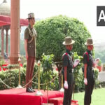 Australian Army chief Lt Gen Simon Stuart receives ceremonial guard…