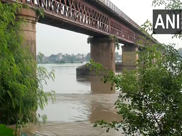 Water levels of river Ganga crosses danger mark (Photo/ANI) Water levels of river Ganga crosses danger mark (Photo/ANI)