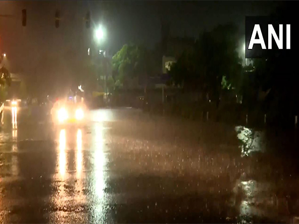 Rain in Delhi's Nizamuddin area (PhotoANI) Rain in Delhi's Nizamuddin area (PhotoANI)
