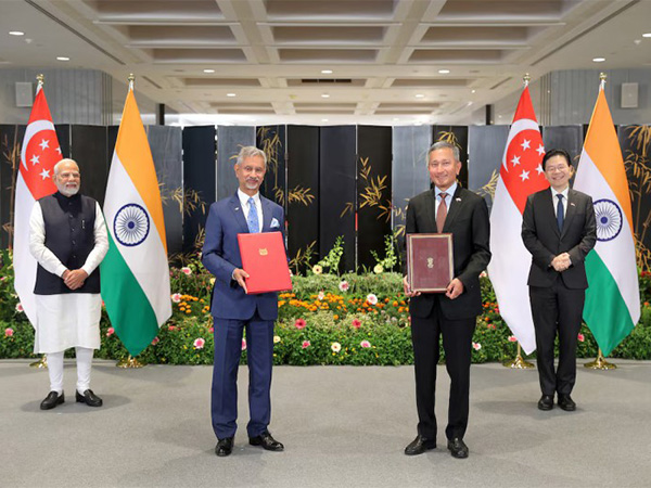 Indian Foreign Minister Subrahmanyam Jaishankar and Singapore Foreign Minister Vivian Balakrishnan pose with memorandums of understanding, as Prime Ministers Narendra Modi and Lawrence Wong look on in Singapore (File Photo/Reuters) Indian Foreign Minister Subrahmanyam Jaishankar and Singapore Foreign Minister Vivian Balakrishnan pose with memorandums of understanding, as Prime Ministers Narendra Modi and Lawrence Wong look on in Singapore (File Photo/Reuters)