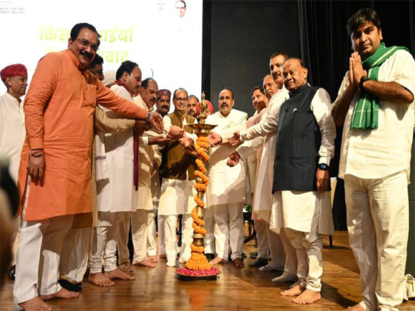 Farmers thank PM Modi for bold stance in trade agreements despite foreign pressure (Photo: @PIBHindi/X) Farmers thank PM Modi for bold stance in trade agreements despite foreign pressure (Photo: @PIBHindi/X)