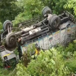 Truck plunges into gorge in Shimla; No loss of life…