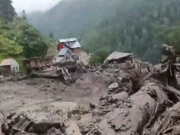 Flash flood at the Chashoti area in Kishtwar (Photo/ANI) Flash flood at the Chashoti area in Kishtwar (Photo/ANI)