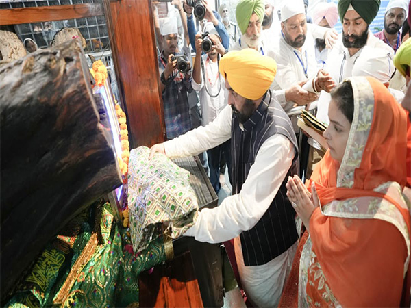 Punjab CM Mann pays obeisance at Tilla Baba Sheikh Farid (Photo/ANI) Punjab CM Mann pays obeisance at Tilla Baba Sheikh Farid (Photo/ANI)