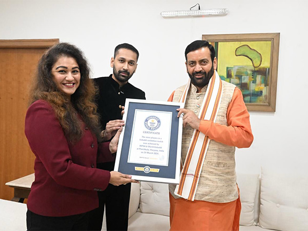 HIPSA presents Guinness world record certificate for Kabaddi to Haryana CM Saini HIPSA presents Guinness world record certificate for Kabaddi to Haryana CM Saini