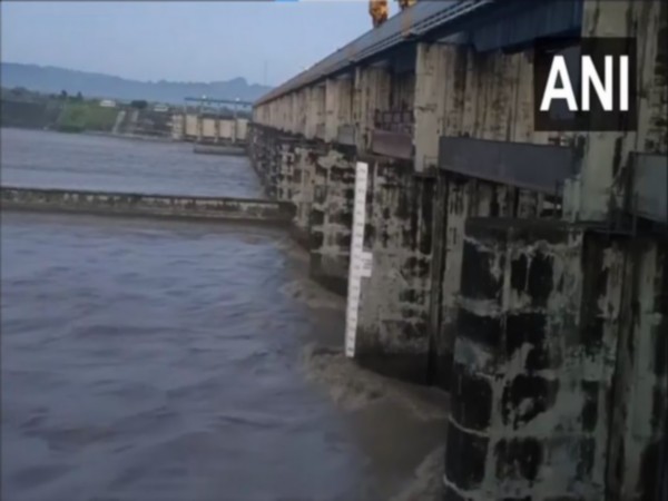 All 18 gates of Hathinikund Barrage opened (Photo/ANI) All 18 gates of Hathinikund Barrage opened (Photo/ANI)