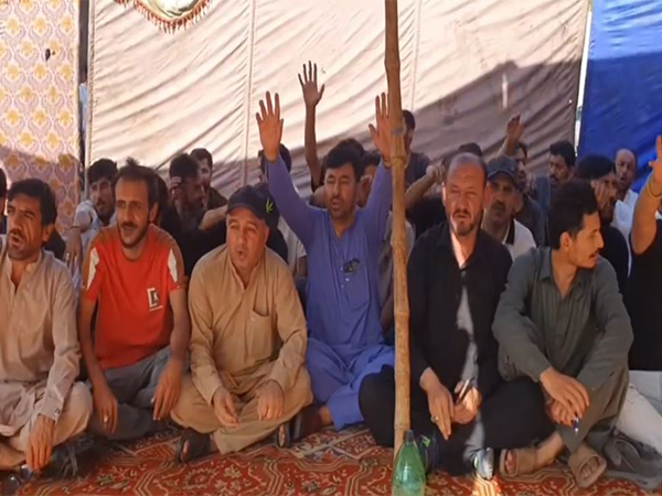 Traders sit-down in PoGB (Photo/ WTV) Traders sit-down in PoGB (Photo/ WTV)