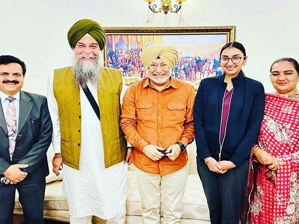 Punjab Assembly Speaker KS Sandhwan with Jaswinder Bhalla (Photo/ANI) Punjab Assembly Speaker KS Sandhwan with Jaswinder Bhalla (Photo/ANI)