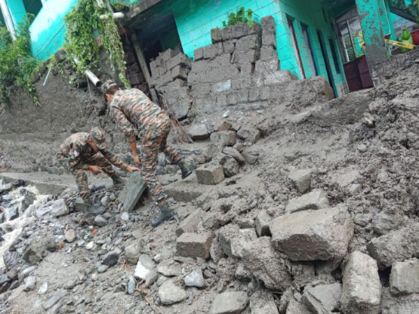 Indian Army conducts relief and rescue operations in Chamoli (Photo/ANI) Indian Army conducts relief and rescue operations in Chamoli (Photo/ANI)