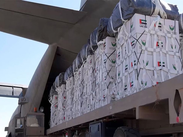 UAE carries out 79th airdrop of humanitarian aid (Photo/WAM) UAE carries out 79th airdrop of humanitarian aid (Photo/WAM)