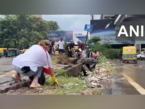 Foreign citizens organise cleanliness drive in Gurugram (Photo: ANI) Foreign citizens organise cleanliness drive in Gurugram (Photo: ANI)