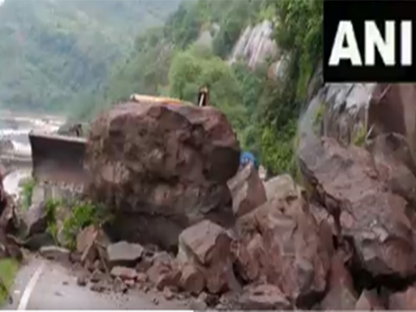 Visuals from the blocked Dhar road in Udhampur (Photo/ANI) Visuals from the blocked Dhar road in Udhampur (Photo/ANI)