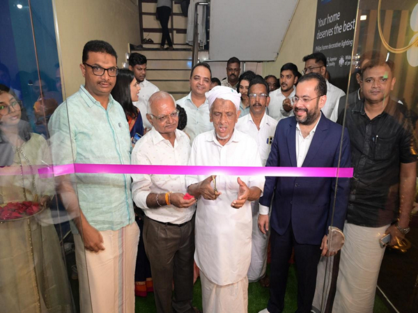 Rajat Pahwa, Business Head India, Smart Homes, Signify Greater India inaugurating the Philips Smart light Hub in Malappuram, Kerala Rajat Pahwa, Business Head India, Smart Homes, Signify Greater India inaugurating the Philips Smart light Hub in Malappuram, Kerala