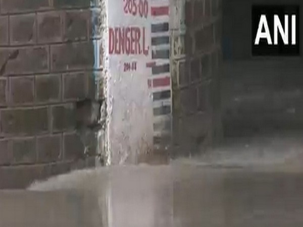 Yamuna river continues to flow near danger mark in New Delhi (Photo/ANI) Yamuna river continues to flow near danger mark in New Delhi (Photo/ANI)