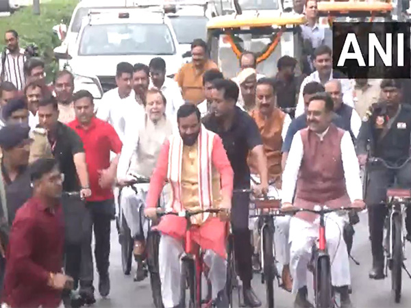 Haryana CM Saini and other leaders cycle to state Assembly to promote environment conservation (Photo/ANI) Haryana CM Saini and other leaders cycle to state Assembly to promote environment conservation (Photo/ANI)