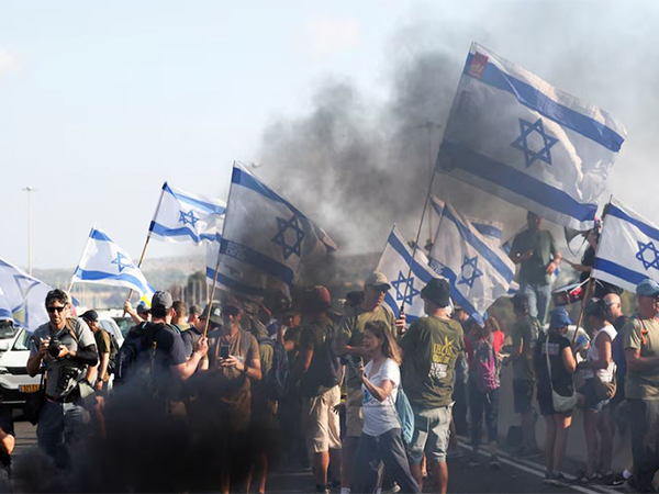 Protest by hostages' kin (Image/Reuters) Protest by hostages' kin (Image/Reuters)