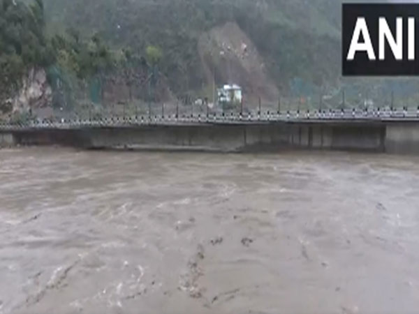 Water level of Chenab river increases due to heavy rainfall (Photo/ANI) Water level of Chenab river increases due to heavy rainfall (Photo/ANI)