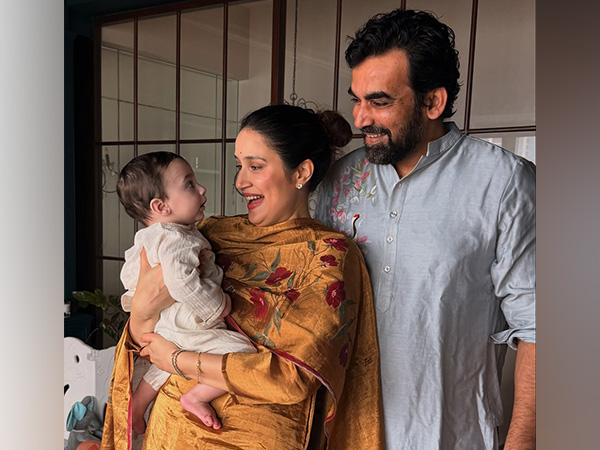 Sagarika Ghatge, Zaheer Khan with son Fatehsinh (Image source: Instagram/@sagarikaghatge) Sagarika Ghatge, Zaheer Khan with son Fatehsinh (Image source: Instagram/@sagarikaghatge)