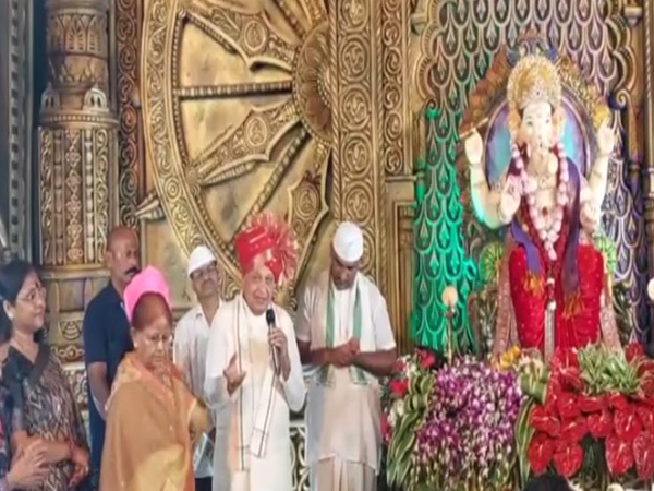 Bihar Governor Arif Mohammed Khan visited a Ganesh Pooja pandal (Photo/ANI) Bihar Governor Arif Mohammed Khan visited a Ganesh Pooja pandal (Photo/ANI)