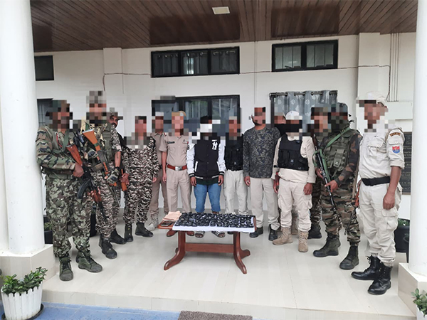 Officials with apprehended accused. (Photo/ANI)  Officials with apprehended accused. (Photo/ANI)