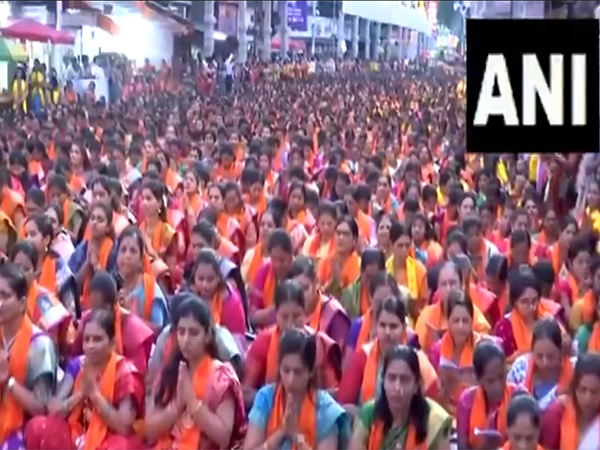 Pune: More than 31 thousand women recite Atharvashirsha at Dagdusheth Ganpati temple. (Photo/ANI) Pune: More than 31 thousand women recite Atharvashirsha at Dagdusheth Ganpati temple. (Photo/ANI)